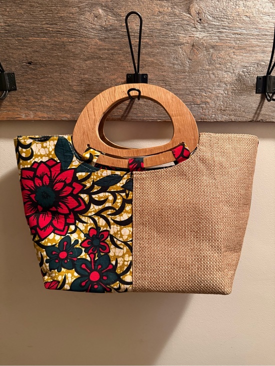 The Unbranded Brand Handbags - Vintage Wood Handle Floral Tote-boho Retro Handmade Style-Statement Piece EUC